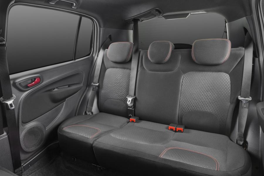 Интерьер Fiat Uno Sporting 2016 года  (фото 29 из 31)